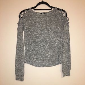 Heather Grey Tee w/ open shoulders🖤